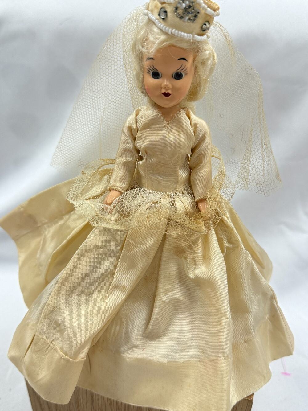 Vintage Ethnic Costume Doll Unmarked Sleep Eyes 7 Inch Free Standing Bride Crown